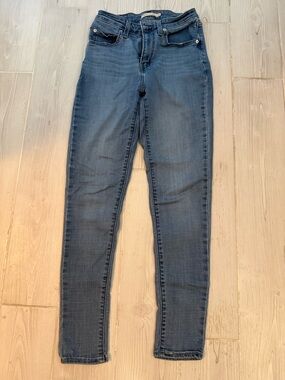 Levi's Medium Blue Skinny Jeans - Stretch Denim